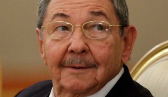 Cuba autoriza compra venta de autos
