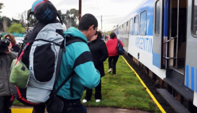 Tren binacional llegó y se fue con los mismos pasajeros