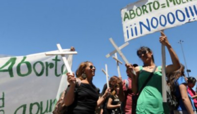 Media sanción a ley que despenaliza el aborto