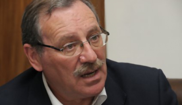 MEC advierte por funcionarios falsos