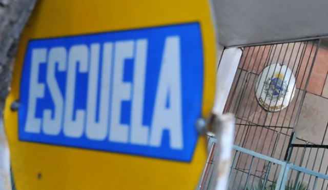 La “vergüenza” de tener que pedir contenedores para poder dar clase