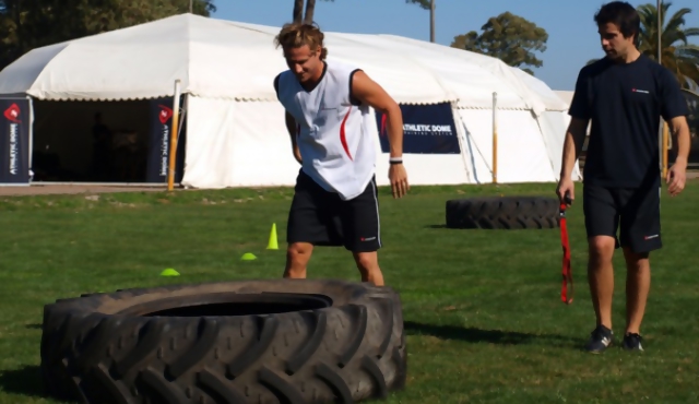 Diego Forlán faz treino físico na Sogipa