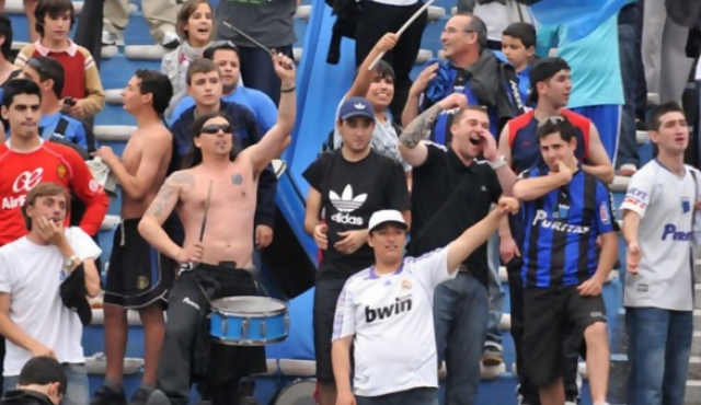 Liverpool “preocupado” por trato de sus hinchas a Tenfield