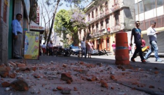 Sismo sacude México y genera escenas de pánico
