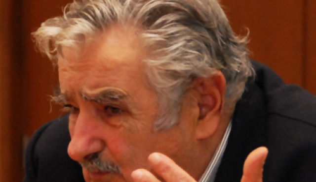 Mujica acusó a gremios de la educación de "izquierdismo infantil"