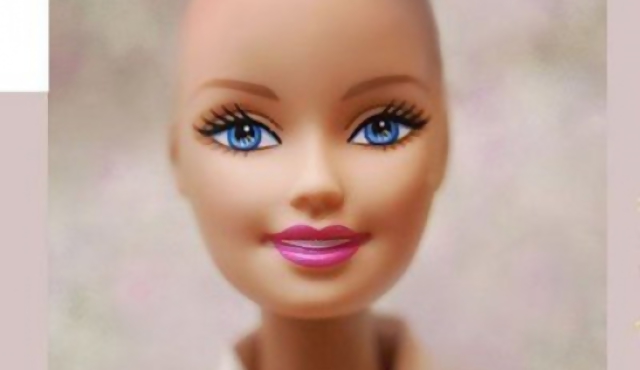 Una Barbie “calva y hermosa”