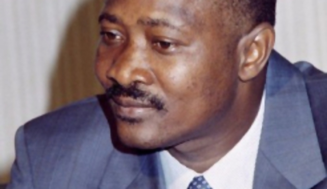 Renunció oficialmente presidente de Mali