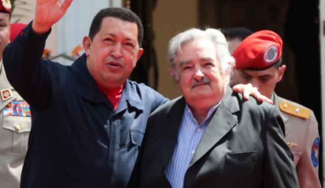 Mujica a Venezuela para acompañar a Chávez