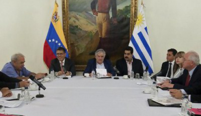 Mujica analizó marcha de acuerdos con Venezuela