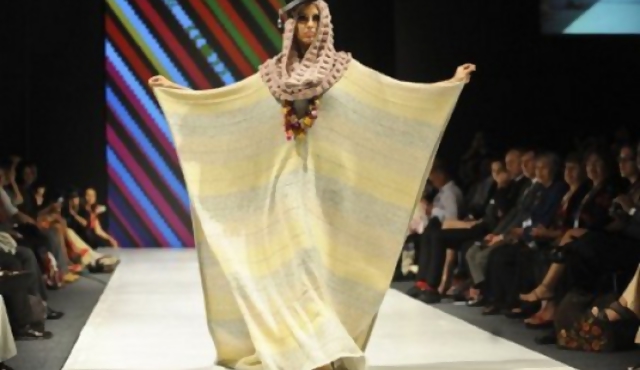 La moda peruana revolea el poncho