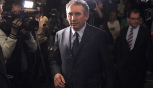 Hollande recibe el apoyo de Bayrou