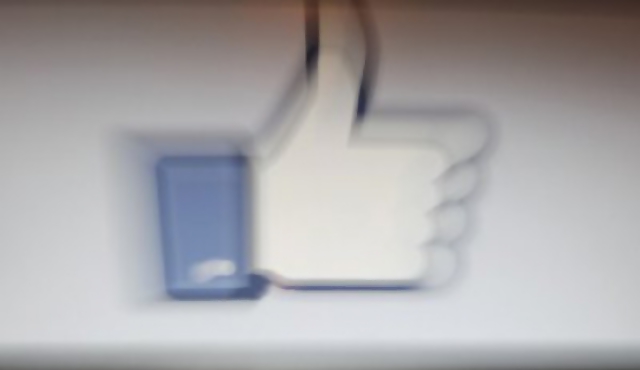 Acciones de Facebook caen 8%