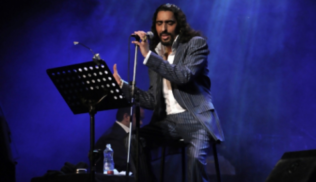 "El Cigala" llena una iglesia de París con "músicas del alma"