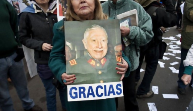 Violentos enfrentamientos en homenaje a Pinochet