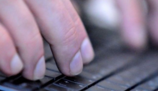 Bloguero, chatear, SMS y friki: el diccionario de la RAE se moderniza