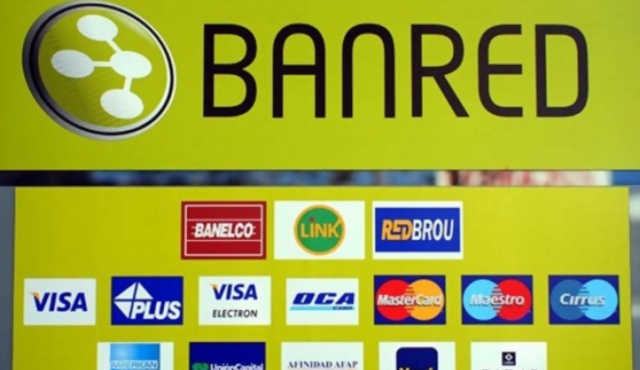 Avanza regulación de tarjetas con los bancos "en contra" 