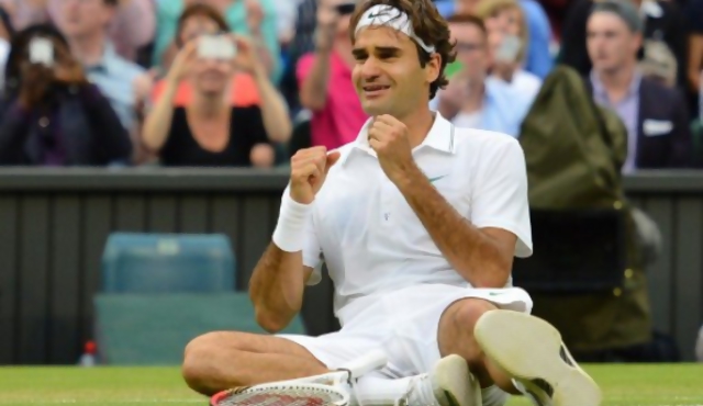 Federer vuelve a hacer historia en Wimbledon