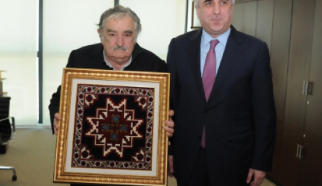 Visita de canciller azerí termina con acuerdos