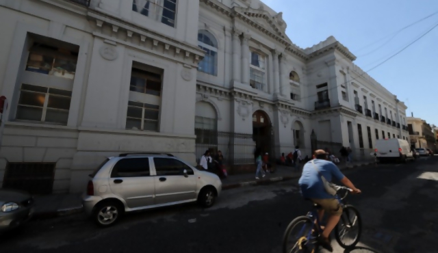 Cirujanos amenazan con su renuncia