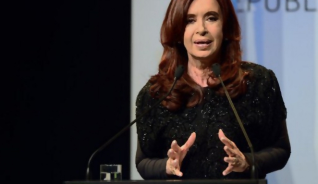 Cristina reafirmó tipo de cambio y enloqueció el prime time
