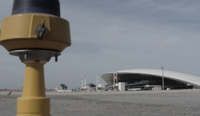 Aeropuerto sigue abierto pero el puerto cerró