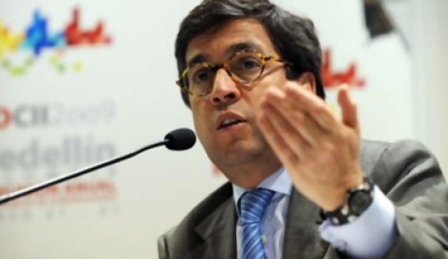 BID recibe críticas en sus 50 años