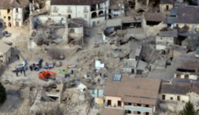Terremoto en Italia deja 150 muertos y a 70.000 personas sin hogar 