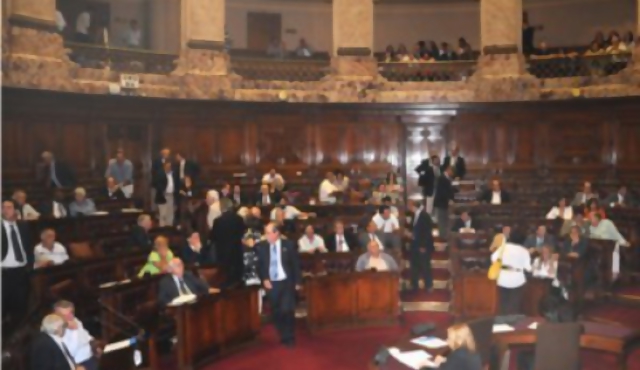Parlamento hará más llamados a personal