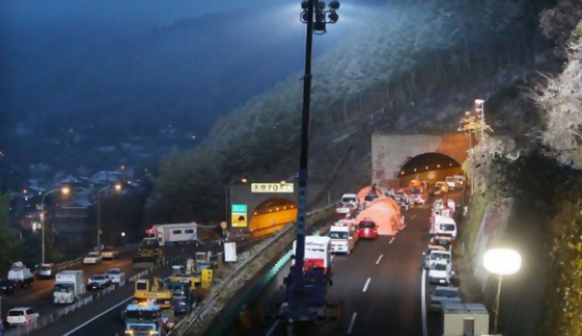 Más muertos por derrumbe de túnel en Japón