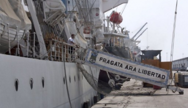 Ghana examina futuro de la Fragata Libertad