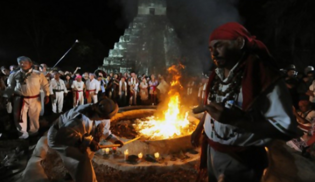 Mayas dan la bienvenida a una "nueva era"