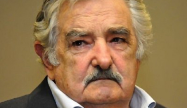 Mujica: Pluna es "secundario" para la gente pero "habrá que pagar algún costo"