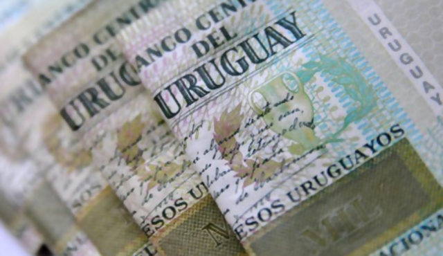 Salario mínimo subió a 7.920 pesos