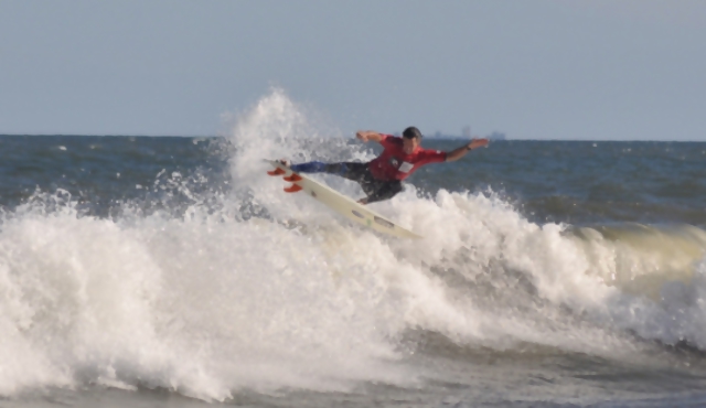Luisma Iturria es el campeón de la Copa Rip Curl Pro de Surf