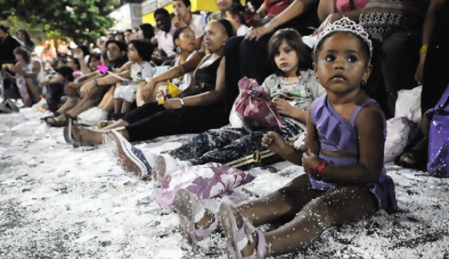 Pronósticos de lluvia amenazan el Desfile de Carnaval