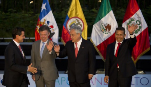 Dos caminos al desarrollo económico conviven hoy en América Latina