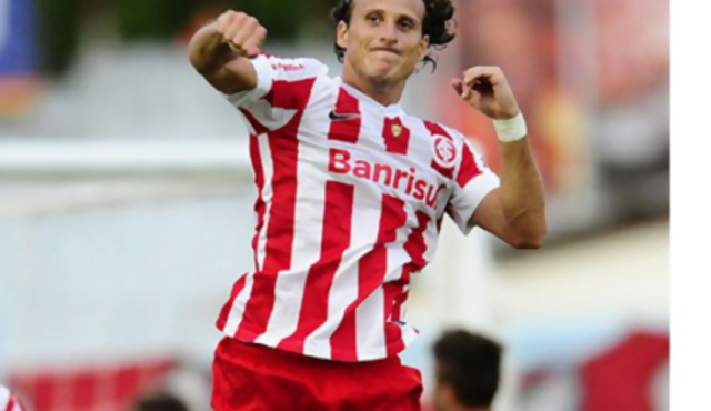 Forlán "de lujo" en goleada del Inter