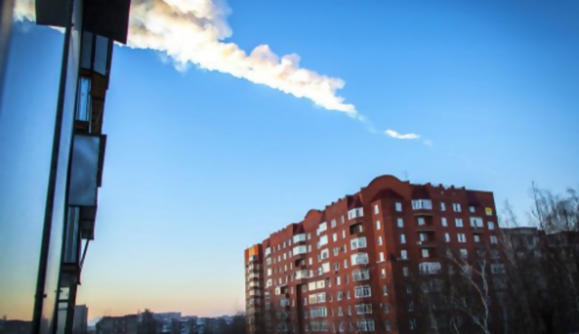 Astrónoma explica caída de meteoritos en Rusia