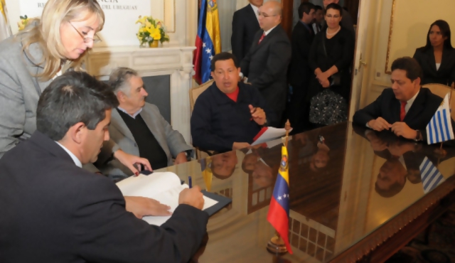 Chávez en Uruguay: desde Envidrio al tablero del Centenario