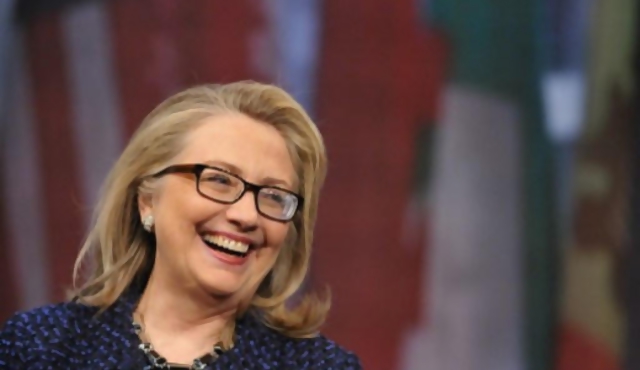 Hillary encabeza los sondeos