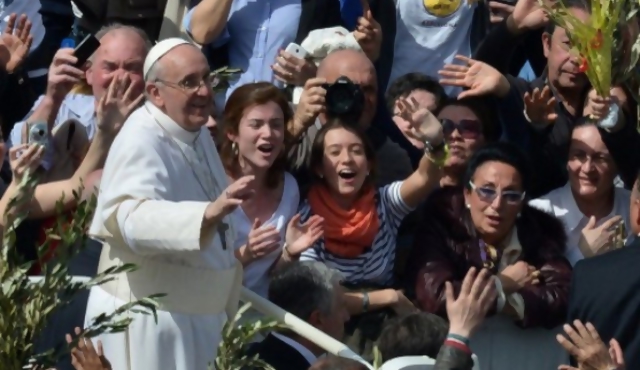 Papa condena "sed de poder"