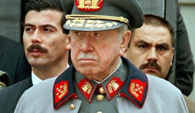 Crímenes de Pinochet eran "propaganda comunista" para el Vaticano