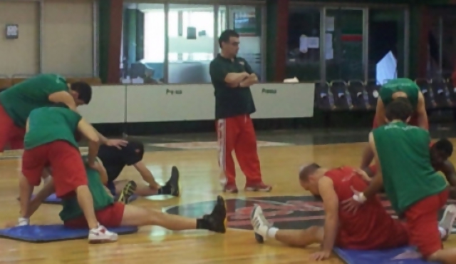 Espíndola habla del lío pero también de básquetbol