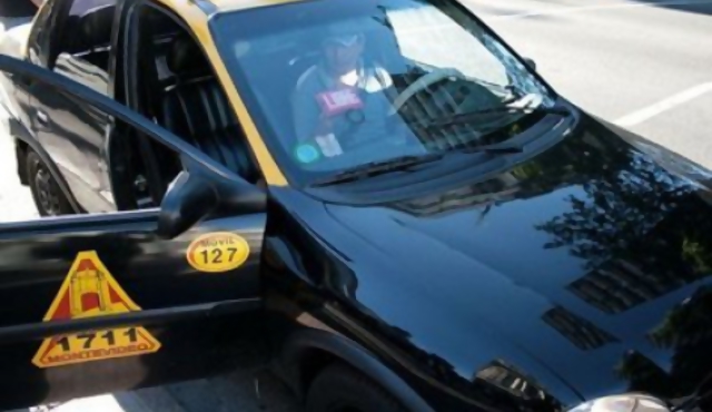 Taxis paran por "represión sindical"