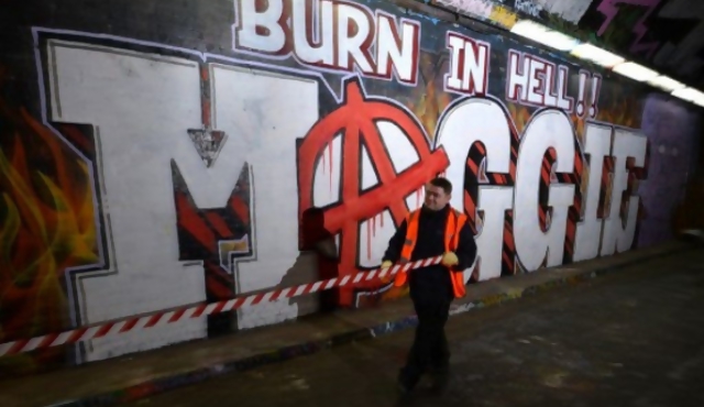 Muerte de Thatcher revive viejos éxitos y pone en apuros a la BBC