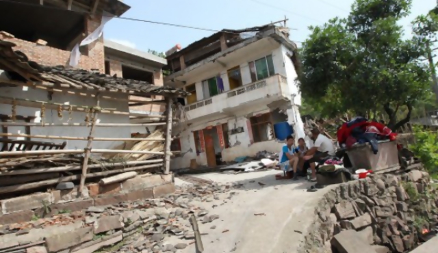 Terremoto en China deja más de 150 muertos y miles de heridos
