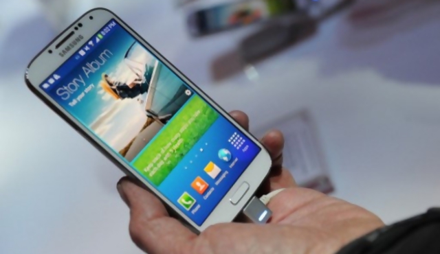 Samsung lanza el Galaxy S4 para ganarle más terreno a Apple