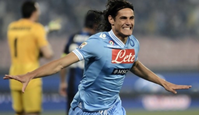 Cavani superó los 100 goles con el Nápoles