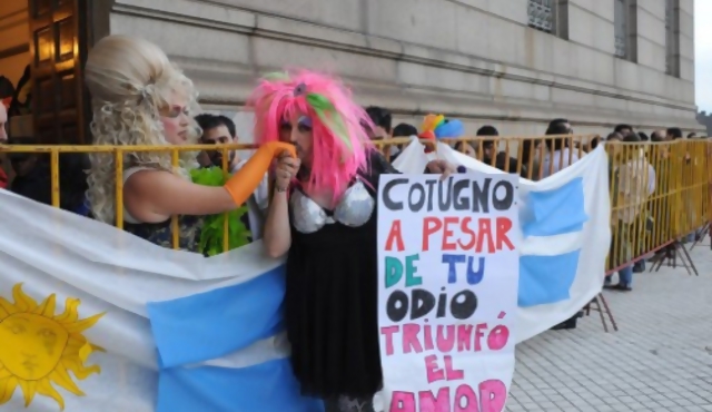 Parejas gays podrán casarse en 90 días