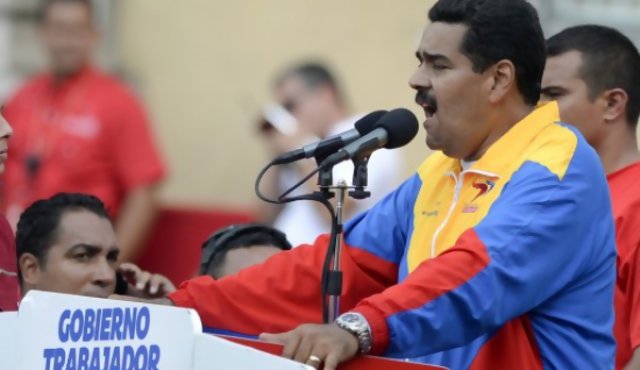 Maduro firma convenio con trabajadores uruguayos